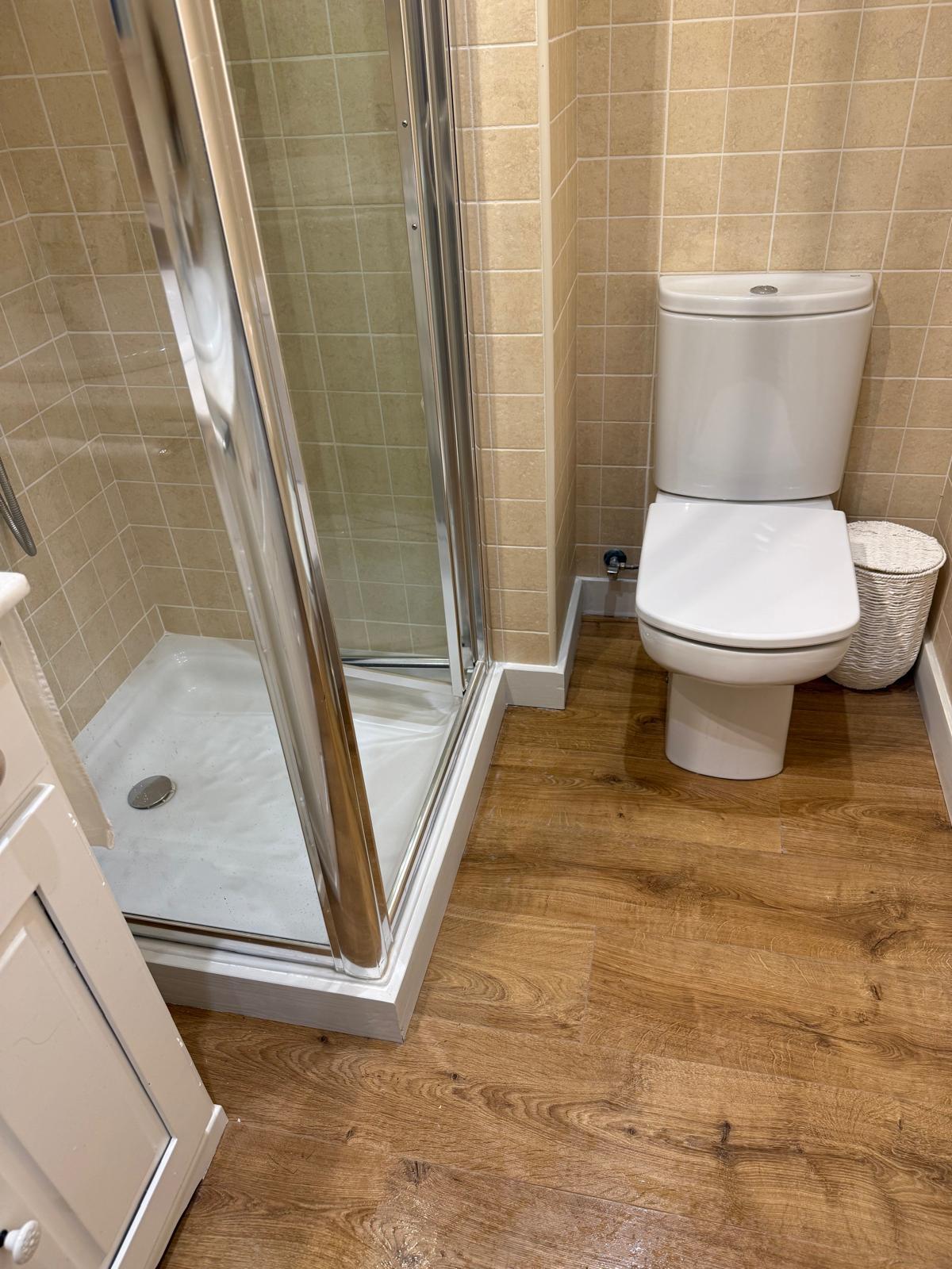 Baño de diseño con materiales premium en Lleida